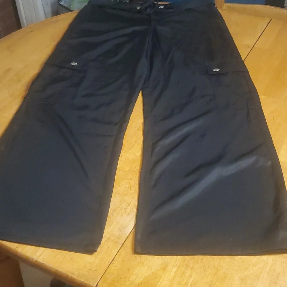 Forever 21 satin cargo pants size medium - Picture 5 of 7